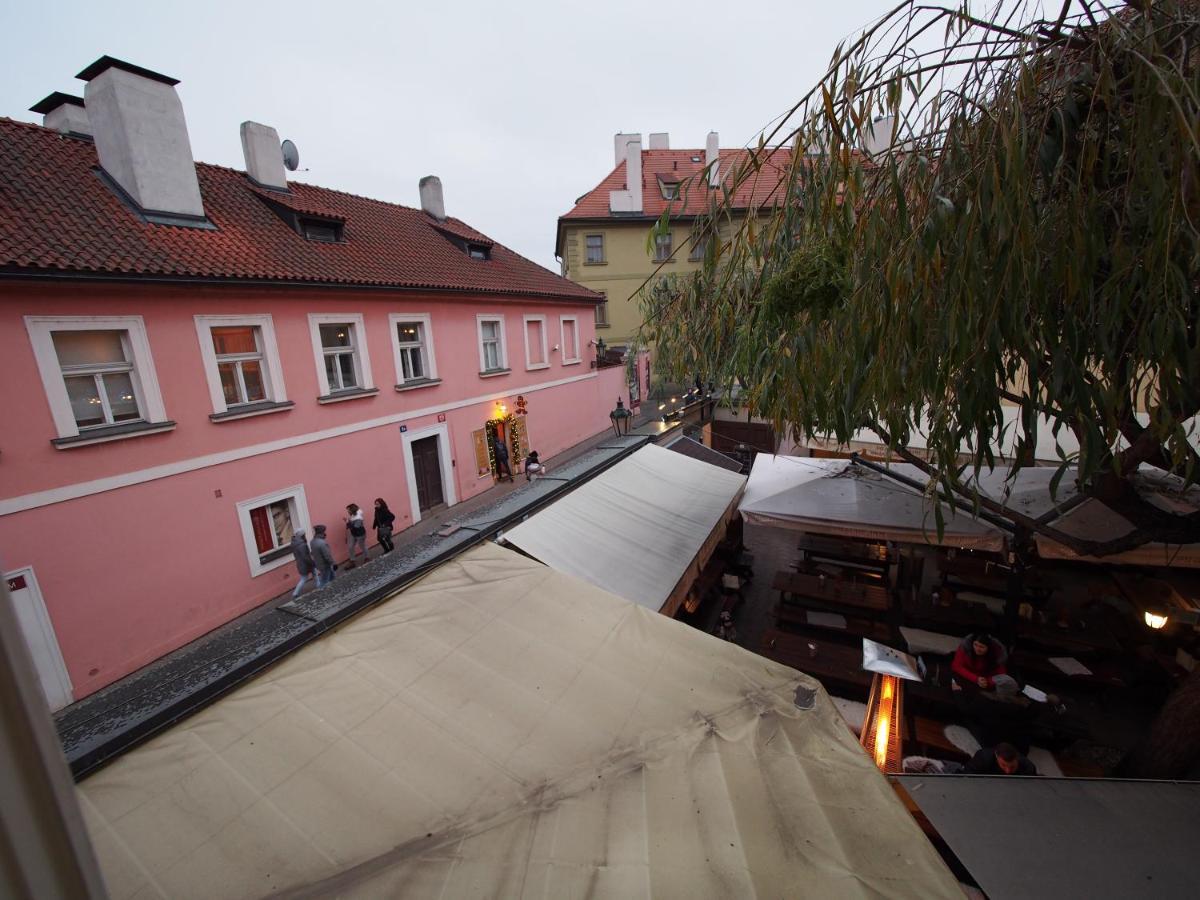 White Swan Boutique Apartments Prag Eksteriør billede