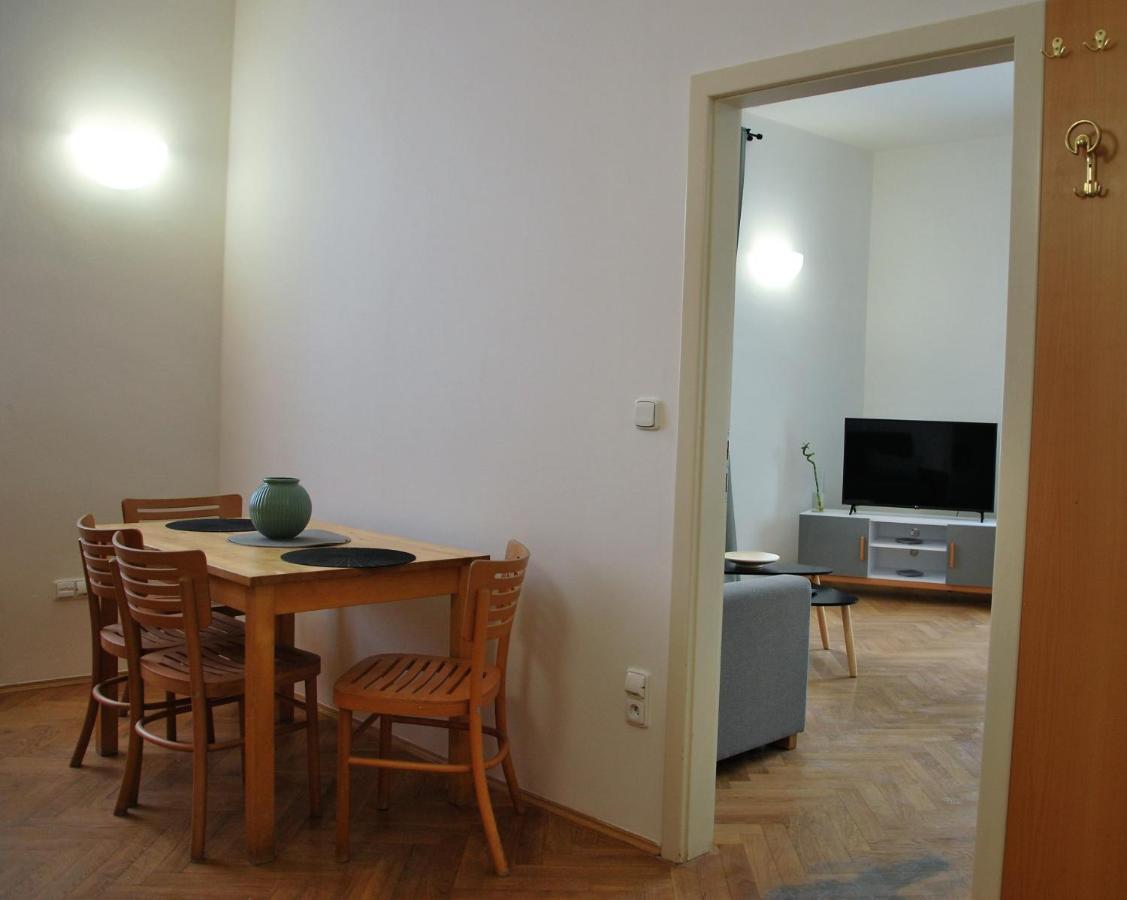 White Swan Boutique Apartments Prag Eksteriør billede