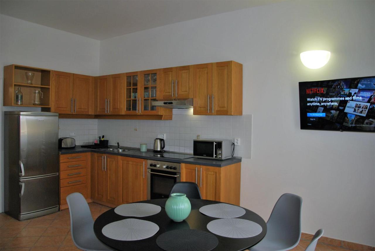 White Swan Boutique Apartments Prag Eksteriør billede