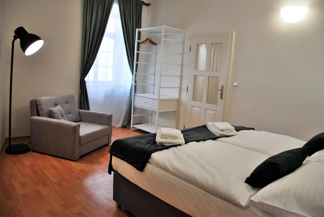 White Swan Boutique Apartments Prag Eksteriør billede