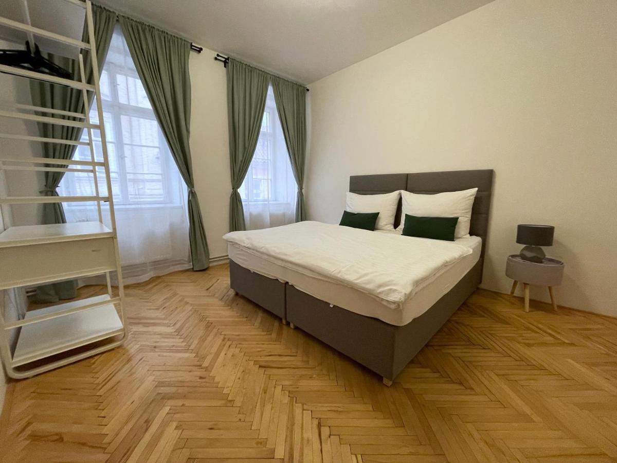 White Swan Boutique Apartments Prag Eksteriør billede