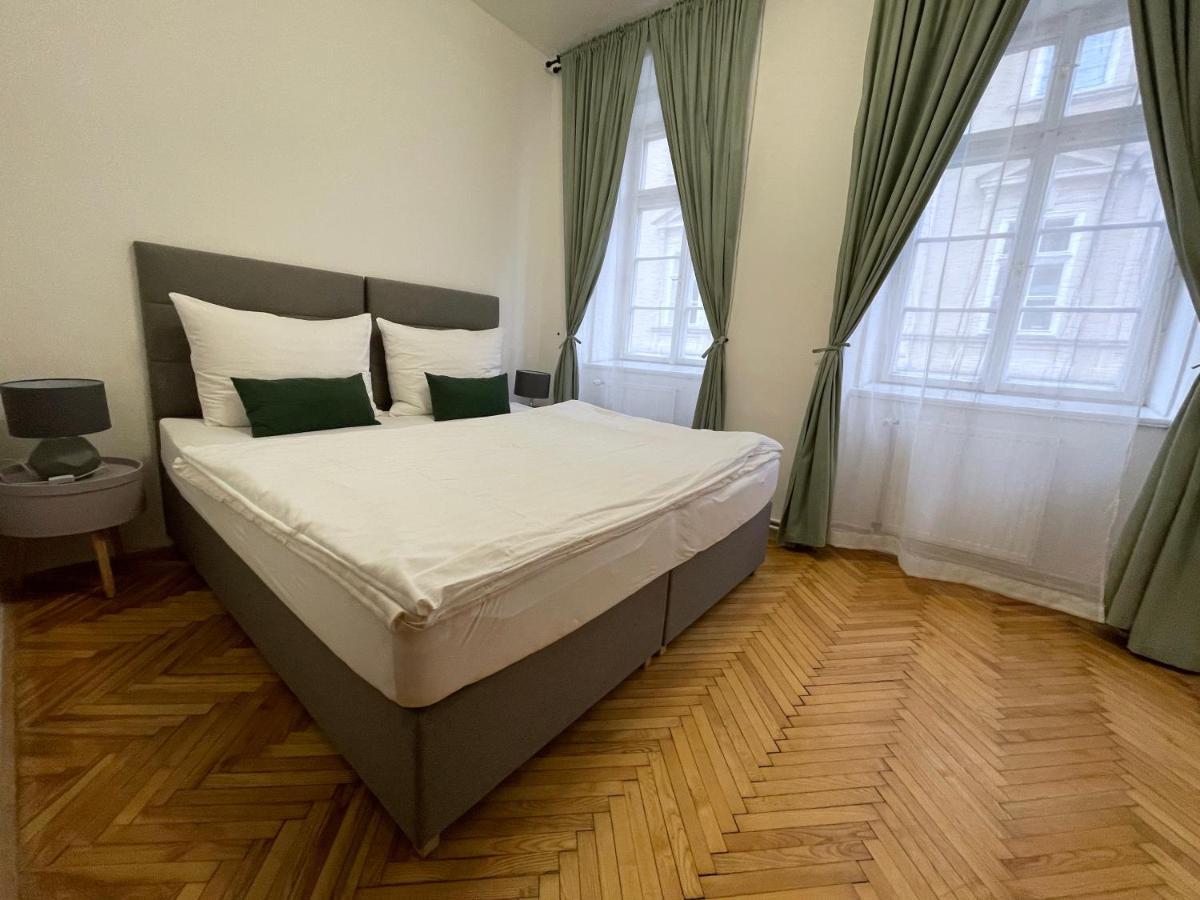 White Swan Boutique Apartments Prag Eksteriør billede